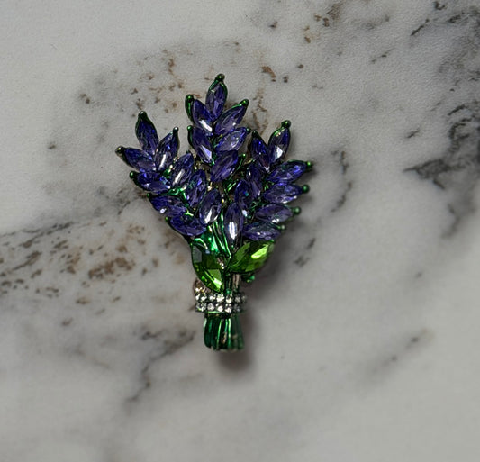 Broșă „Romanța Lavandei”